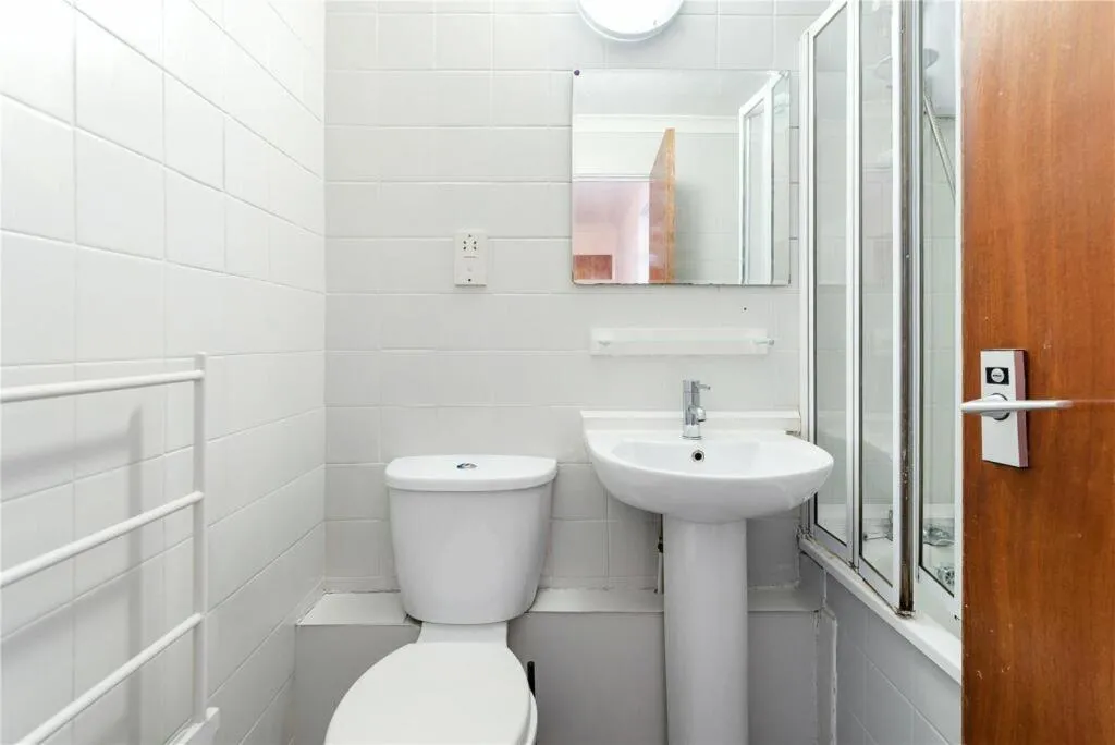 Image 2 of Bright Room Glasgow