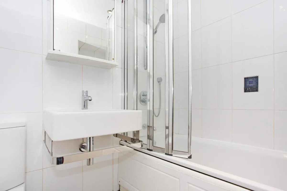 Image 2 of Broompark House