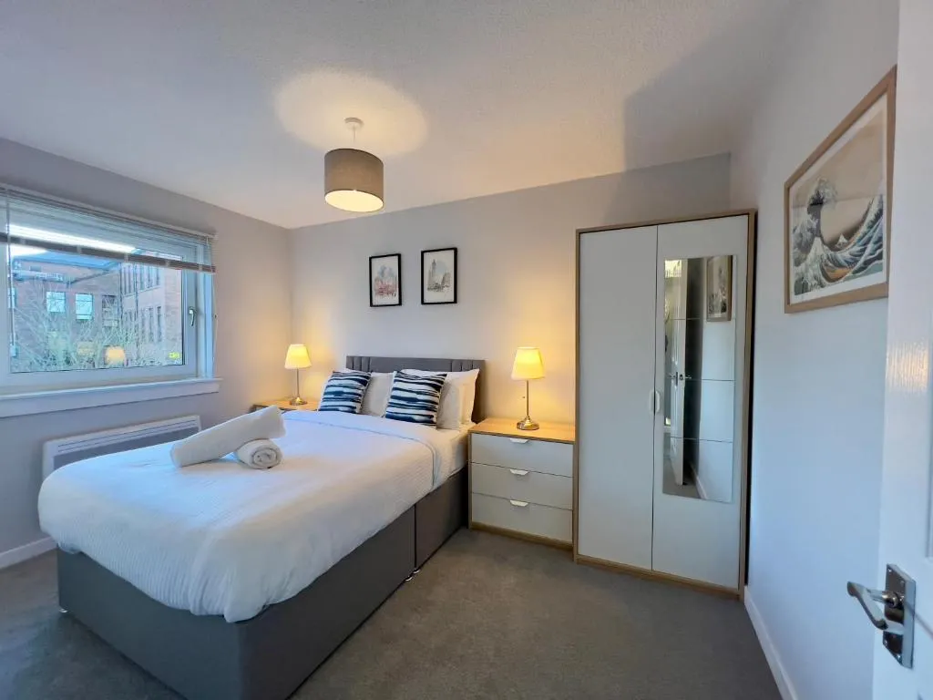 Image of Chic & Cozy 2-Bed Flat in Glasgow – Free Parking