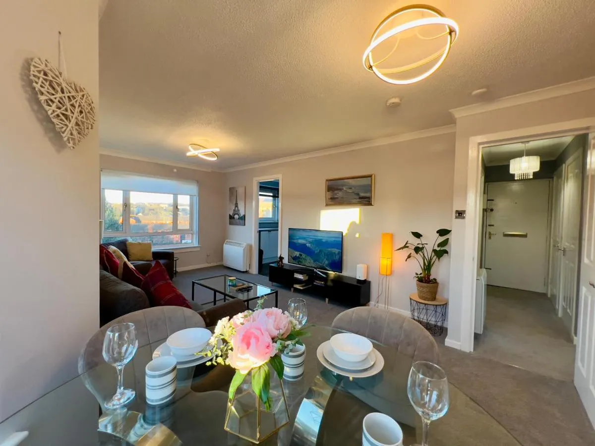 Image 2 of Chic & Cozy 2-Bed Flat in Glasgow – Free Parking