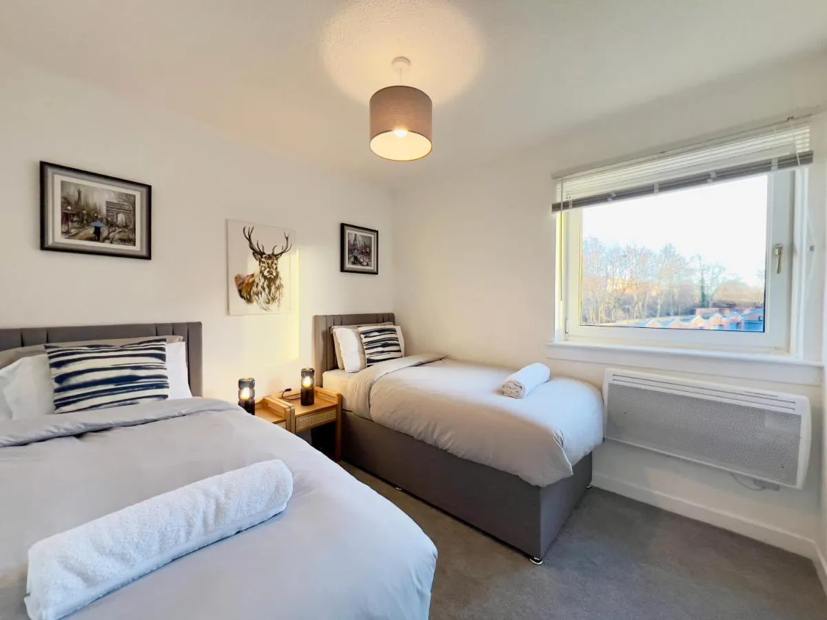 Image 6 of Chic & Cozy 2-Bed Flat in Glasgow – Free Parking