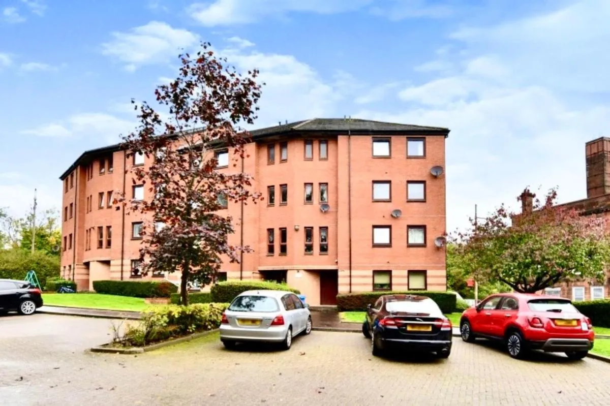 Image 5 of Chic & Cozy 2-Bed Flat in Glasgow – Free Parking