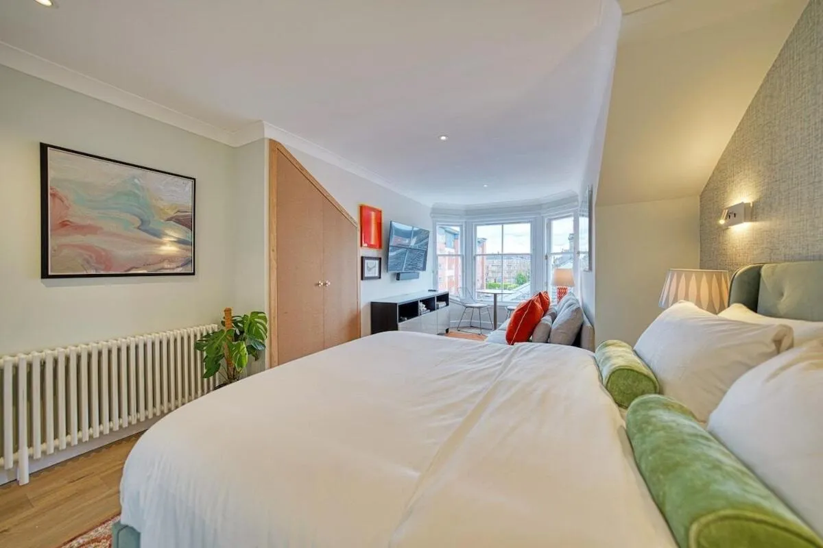 Image 4 of City Oasis Craigpark Residence