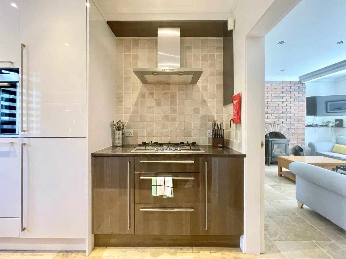 Image 2 of Clyde Villa