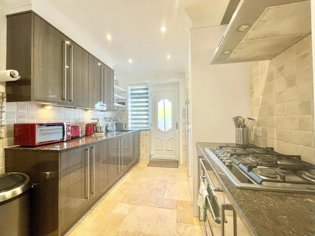 Image 3 of Clyde Villa