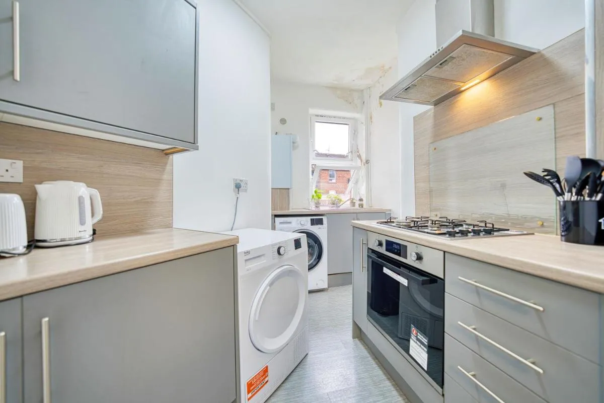 Image 3 of Comfortable 2BR Apartment with Free Parking