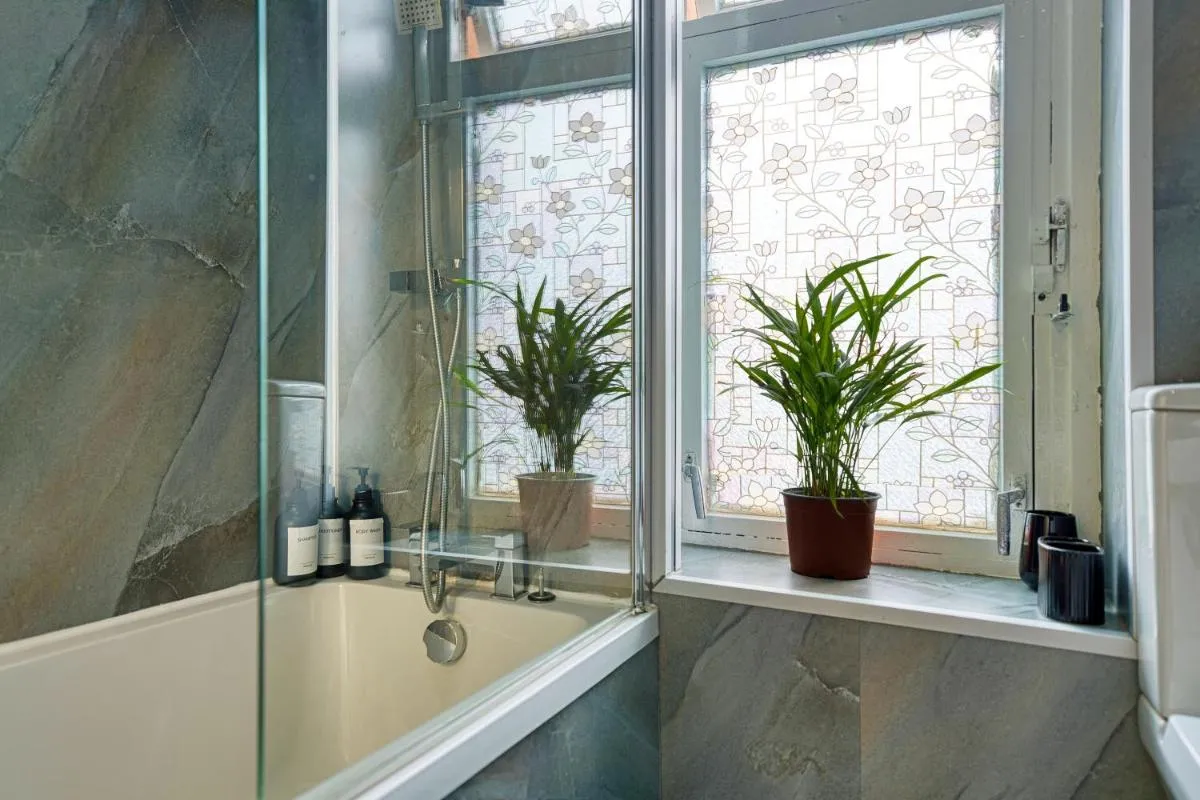 Image 6 of Comfortable 2BR Apartment with Free Parking