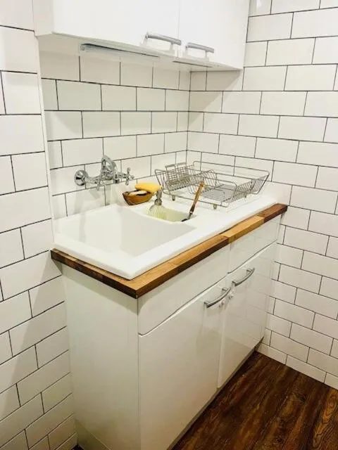 Image 3 of Cosy Traditional West End flat