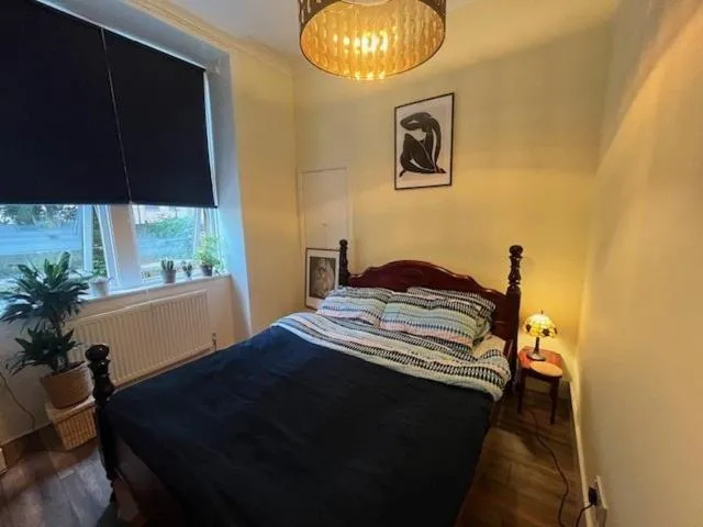 Image 1 of Cosy Traditional West End flat