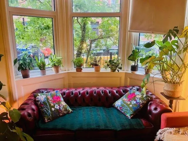 Image 4 of Cosy Traditional West End flat