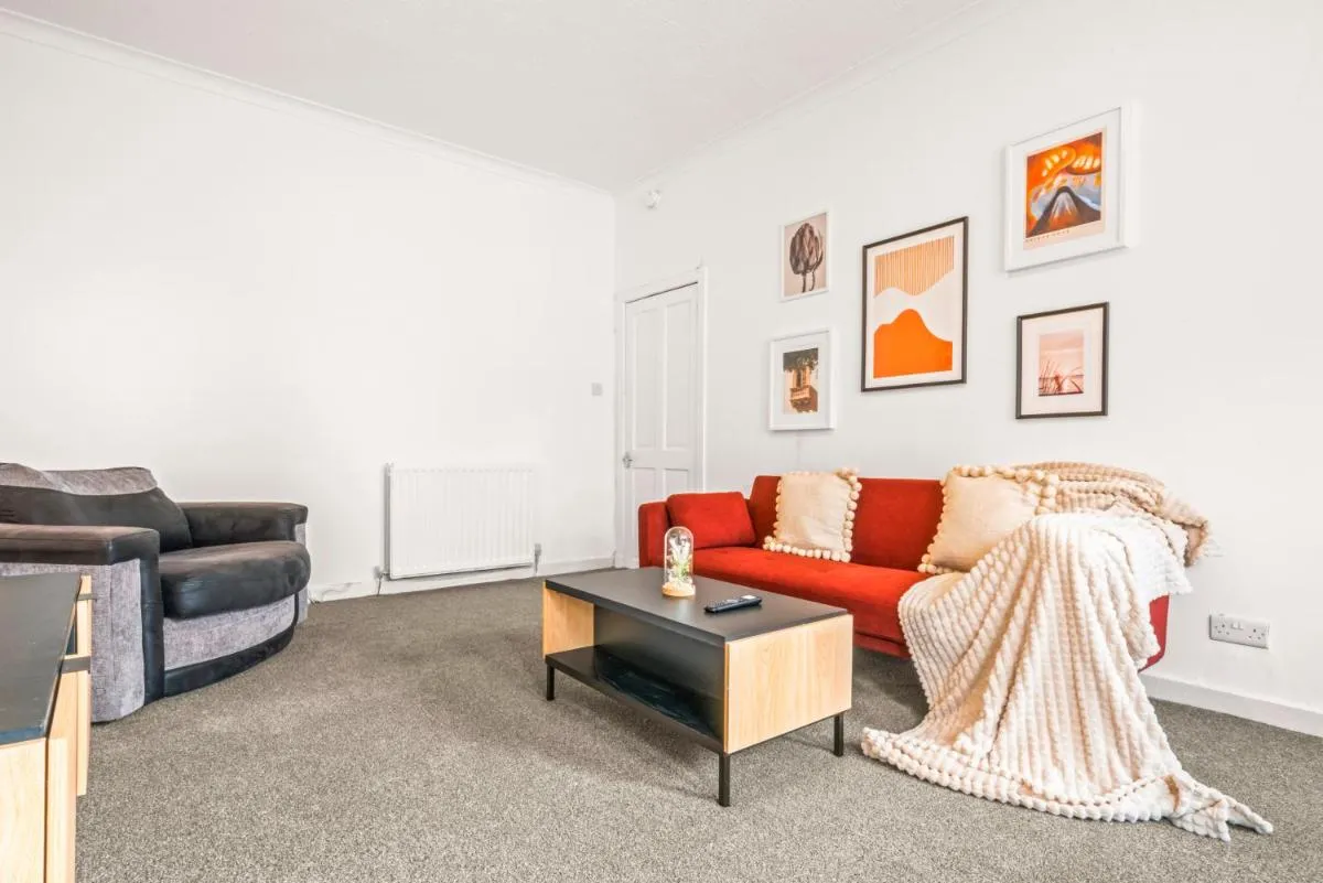 Image 6 of Cosy and Bright 3-Bedroom Flat
