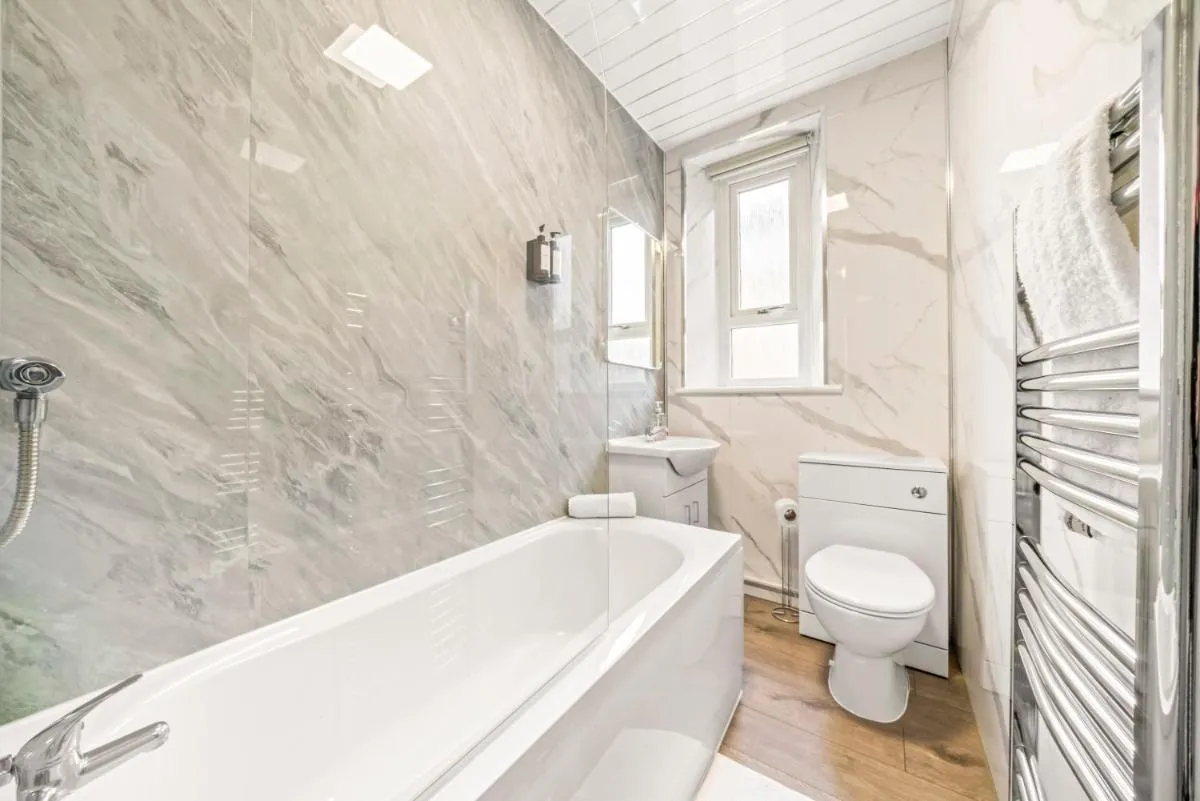 Image 3 of Cosy and Bright 3-Bedroom Flat