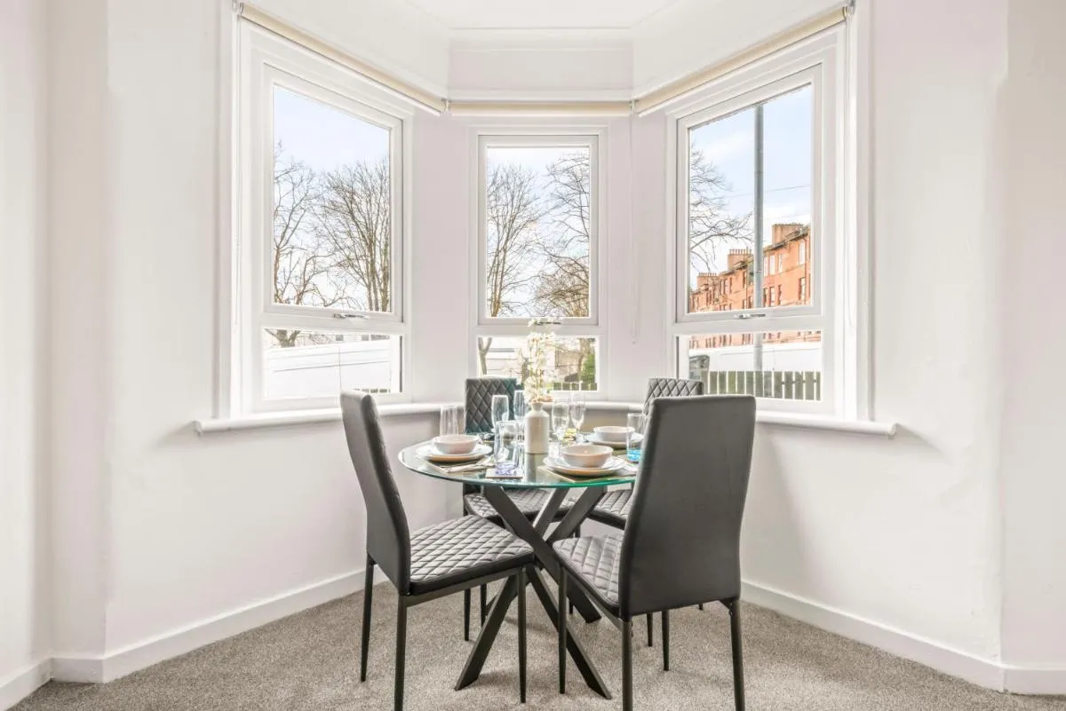 Image 1 of Cosy and Bright 3-Bedroom Flat