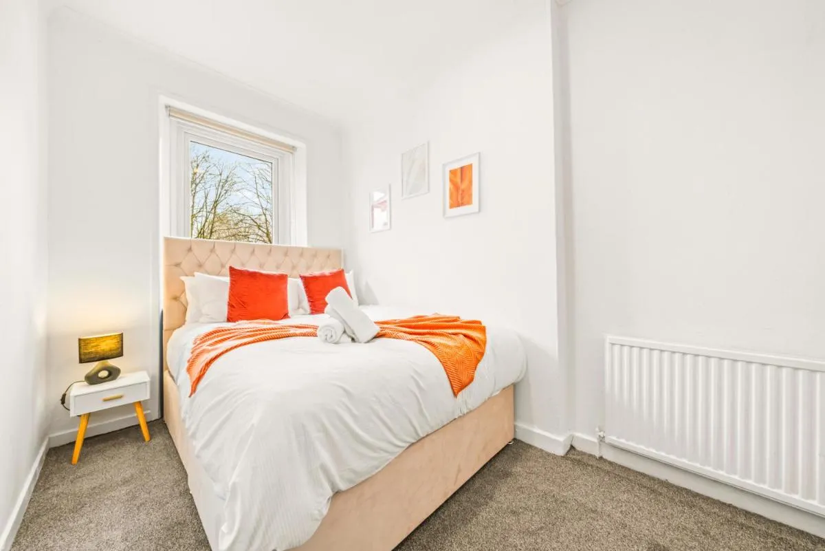 Image 5 of Cosy and Bright 3-Bedroom Flat