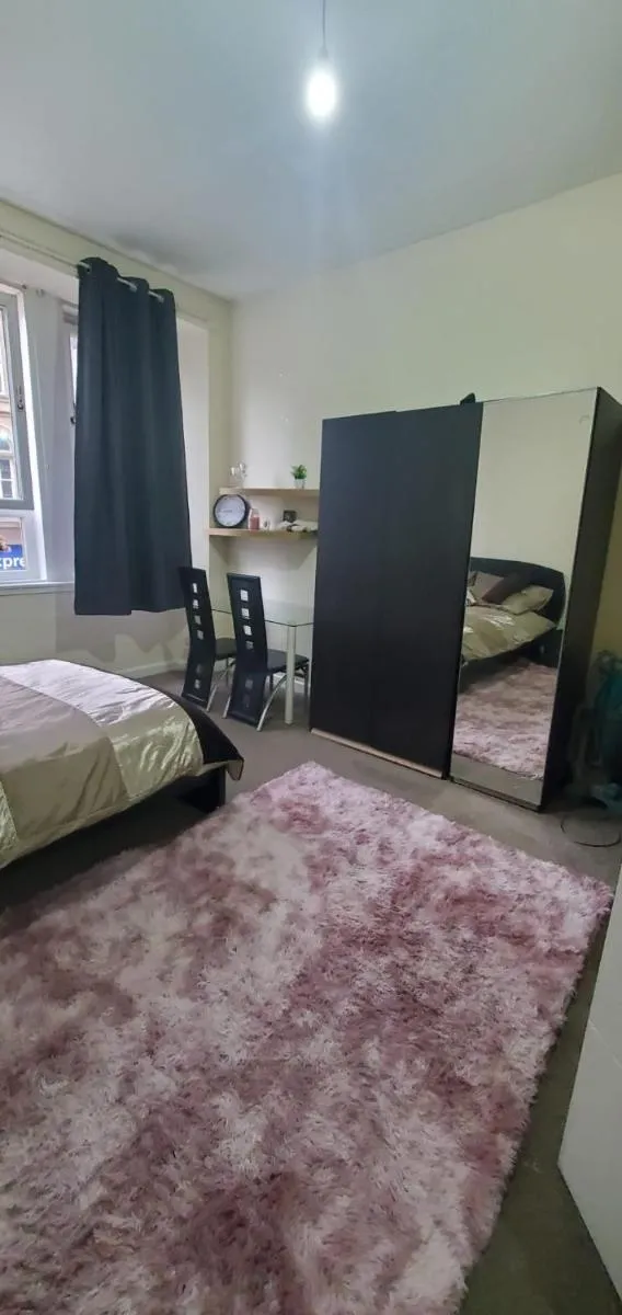 Image 3 of Cosy and Bright 3-bedroom flat