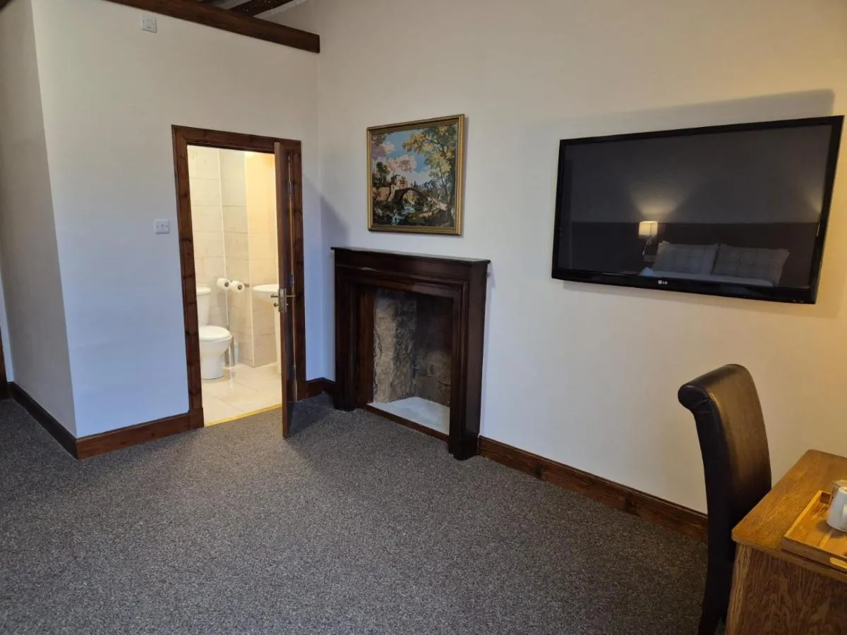 Image 4 of Douglas Hotel