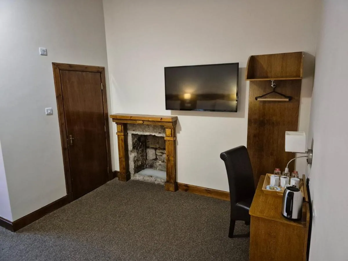 Image 3 of Douglas Hotel