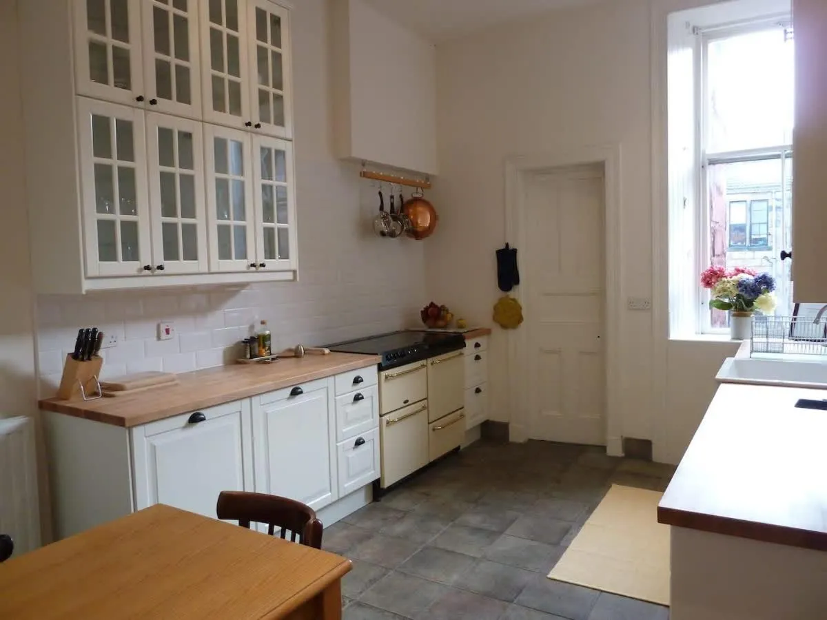 Image 2 of Elegant Victorian Apartment in Glasgow’s West End