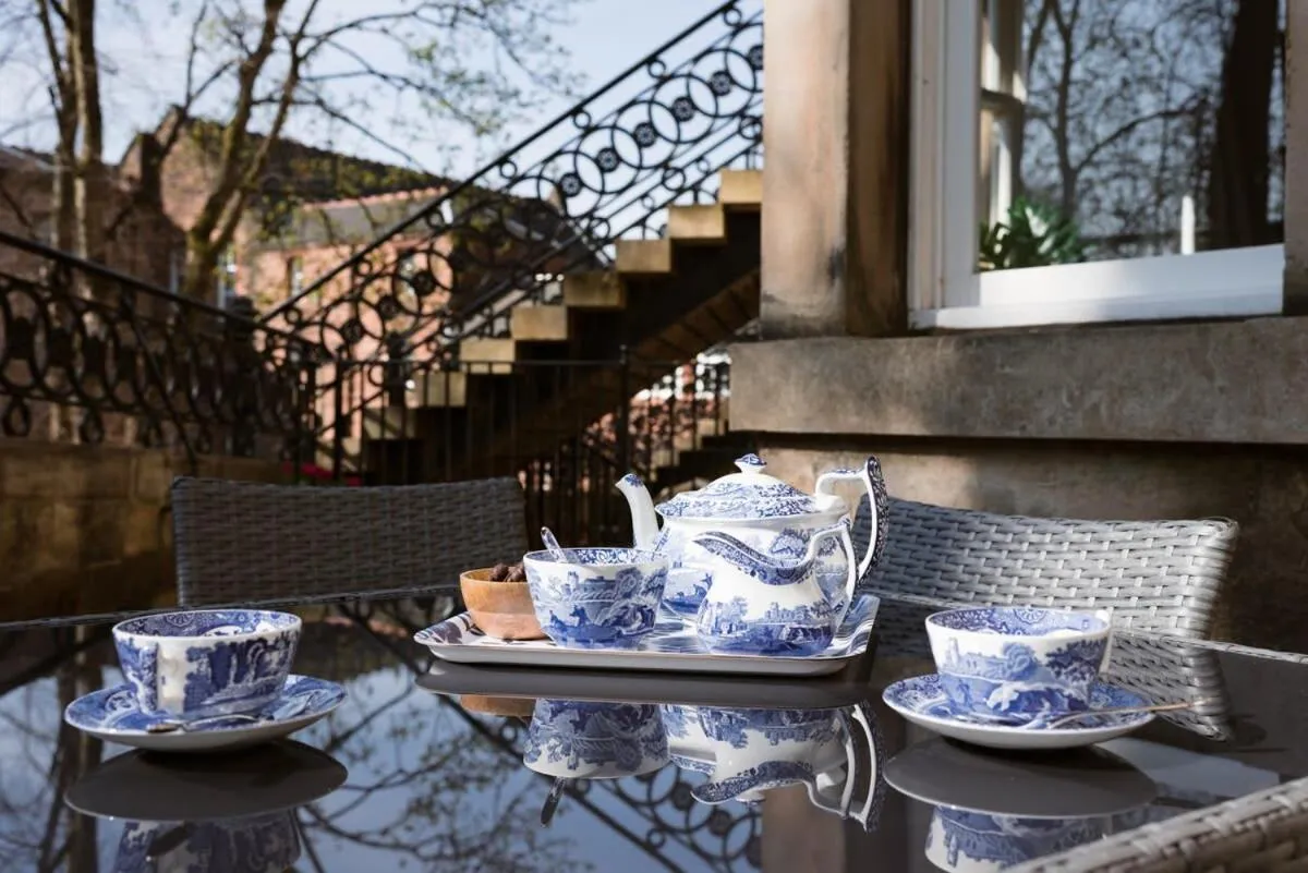 Image 2 of Elegant West End Flat in Glasgow