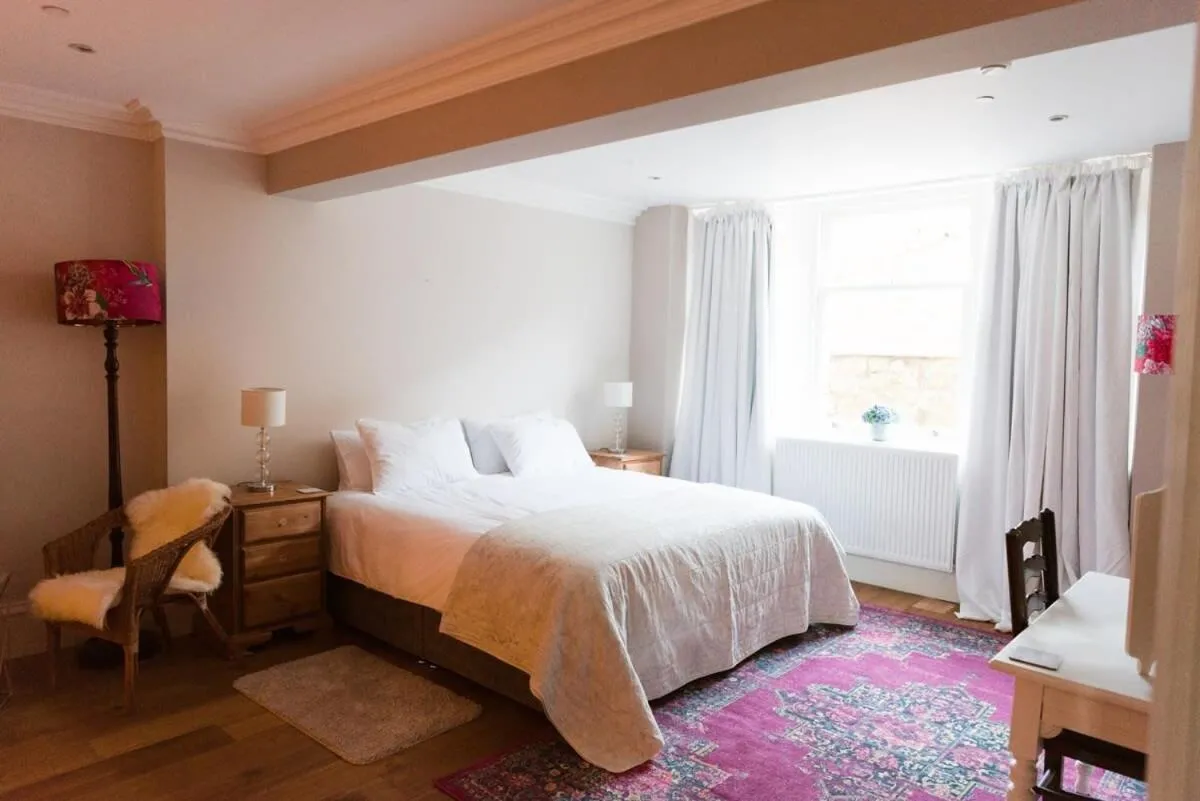 Image 1 of Elegant West End Flat in Glasgow