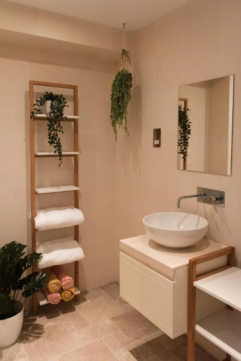 Image 3 of Elegant West End Flat in Glasgow