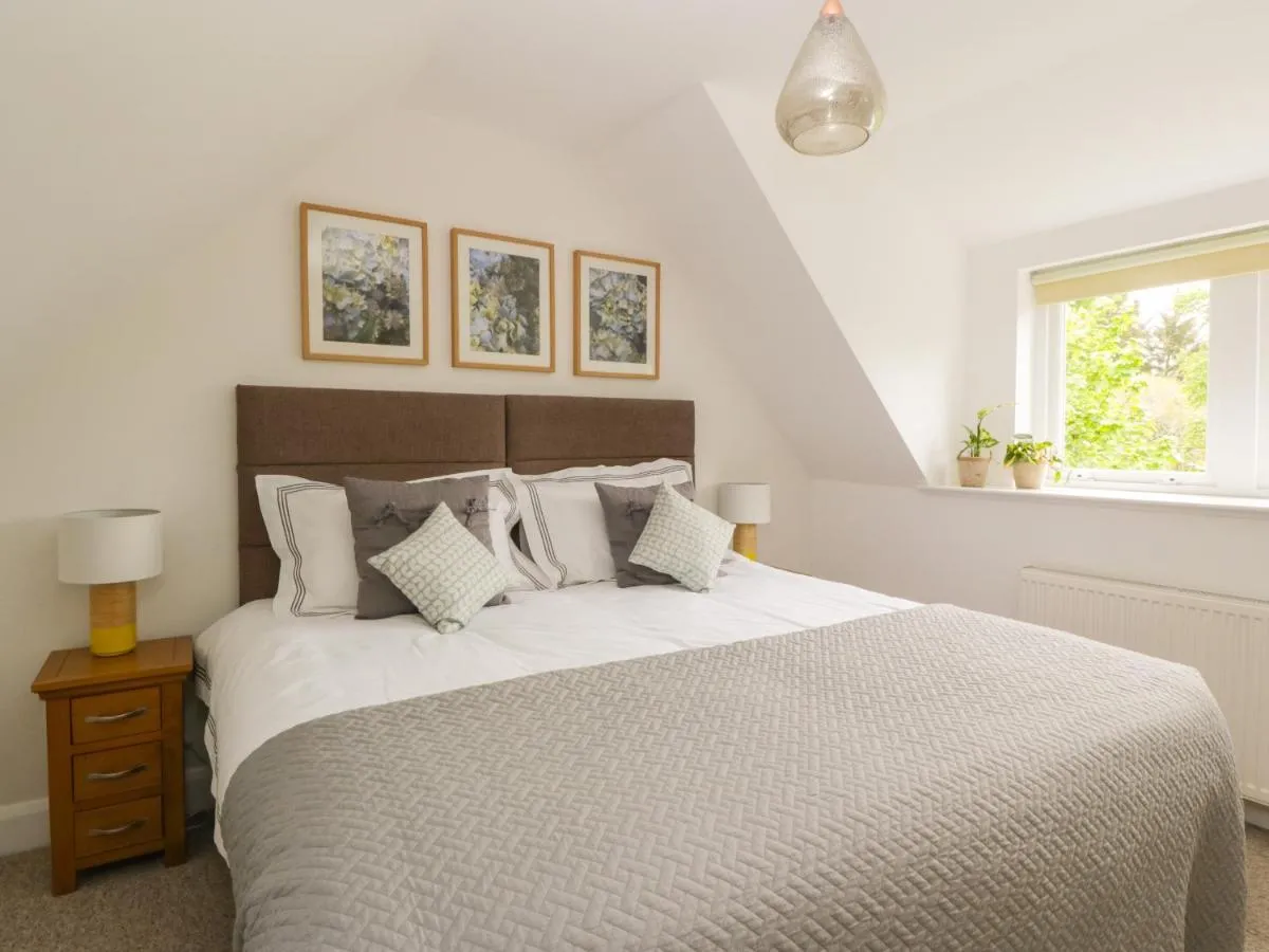 Image 1 of Ellanderroch