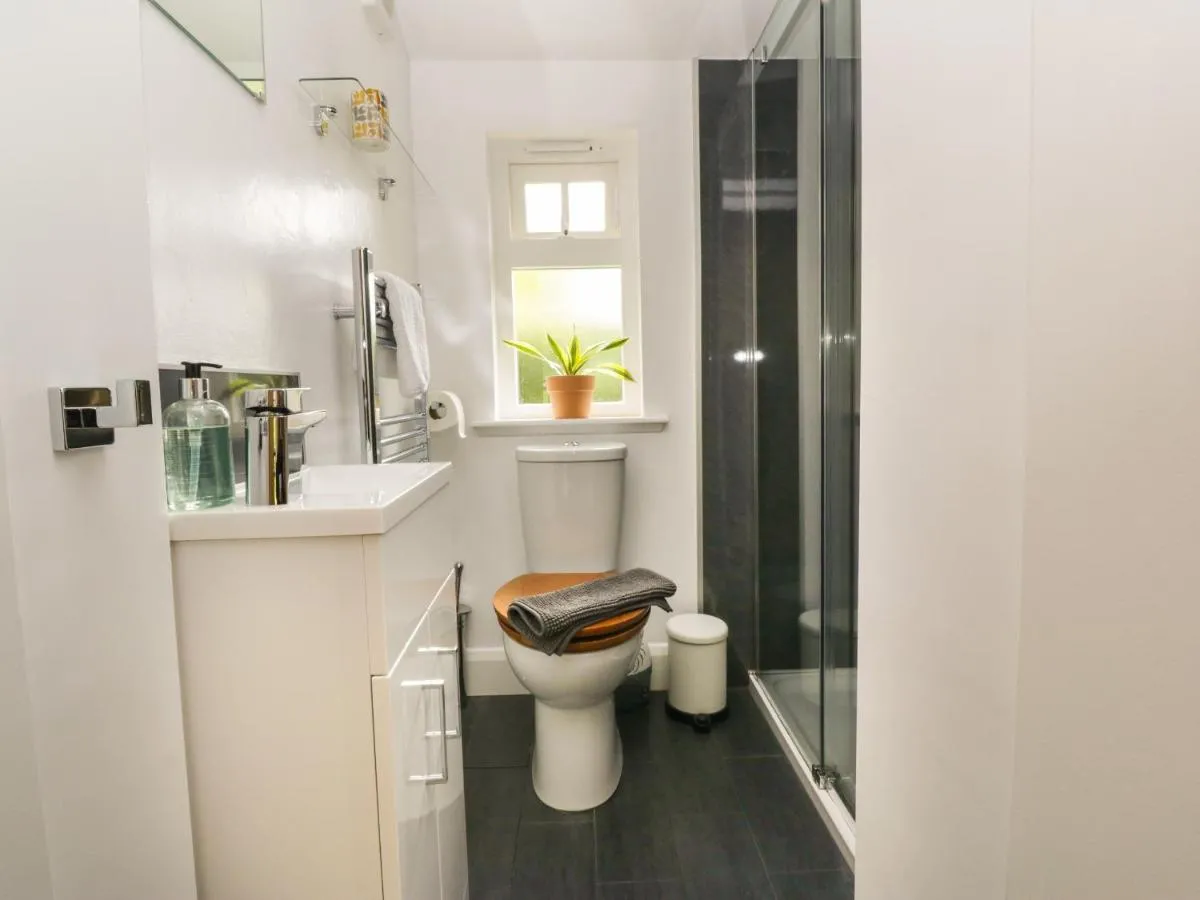 Image 2 of Ellanderroch