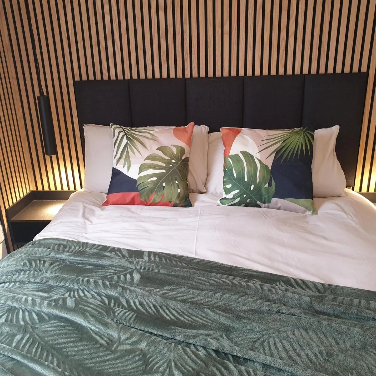 Image 6 of Entire Spacious 3-Bed Family Home, City Centre, Free Parking, Garden