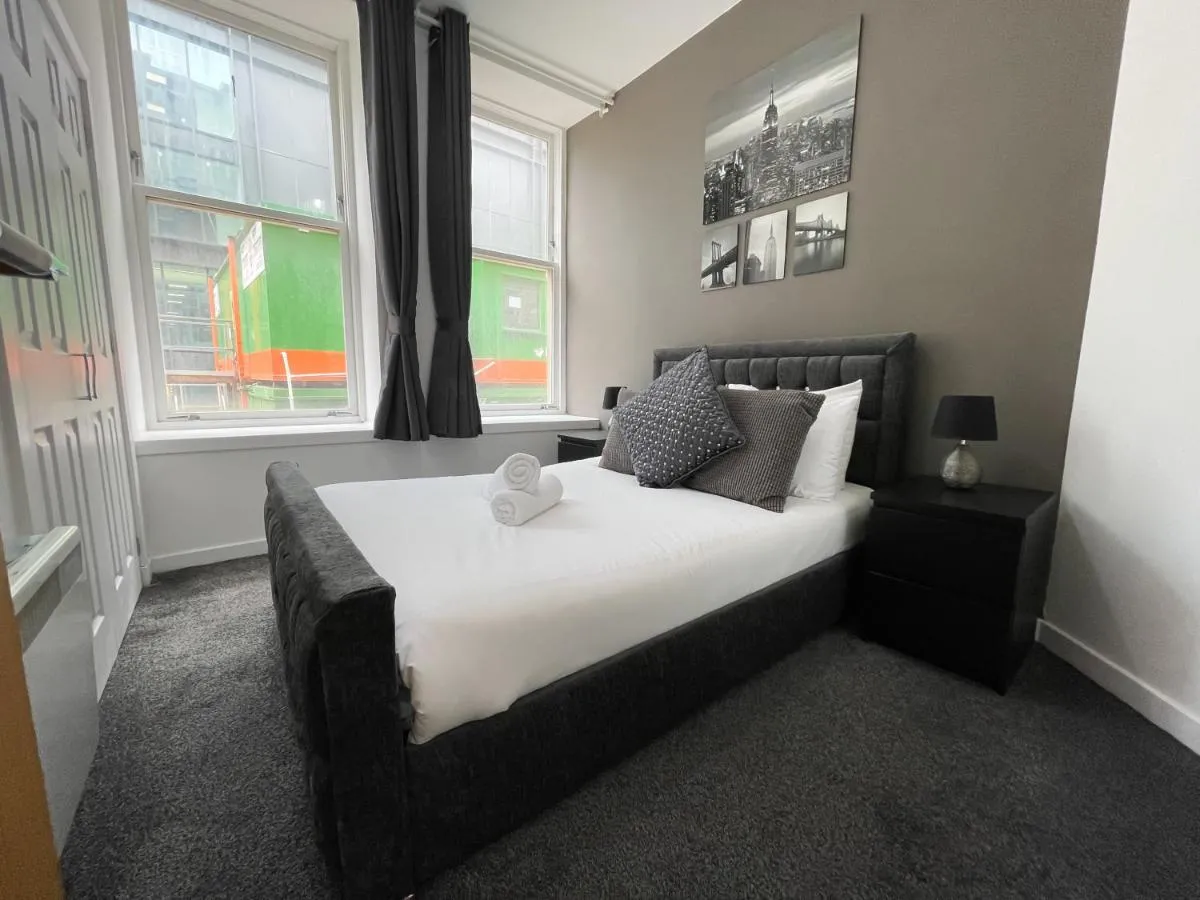 Image 1 of Exquisite 2BR Flat near Central Train Station