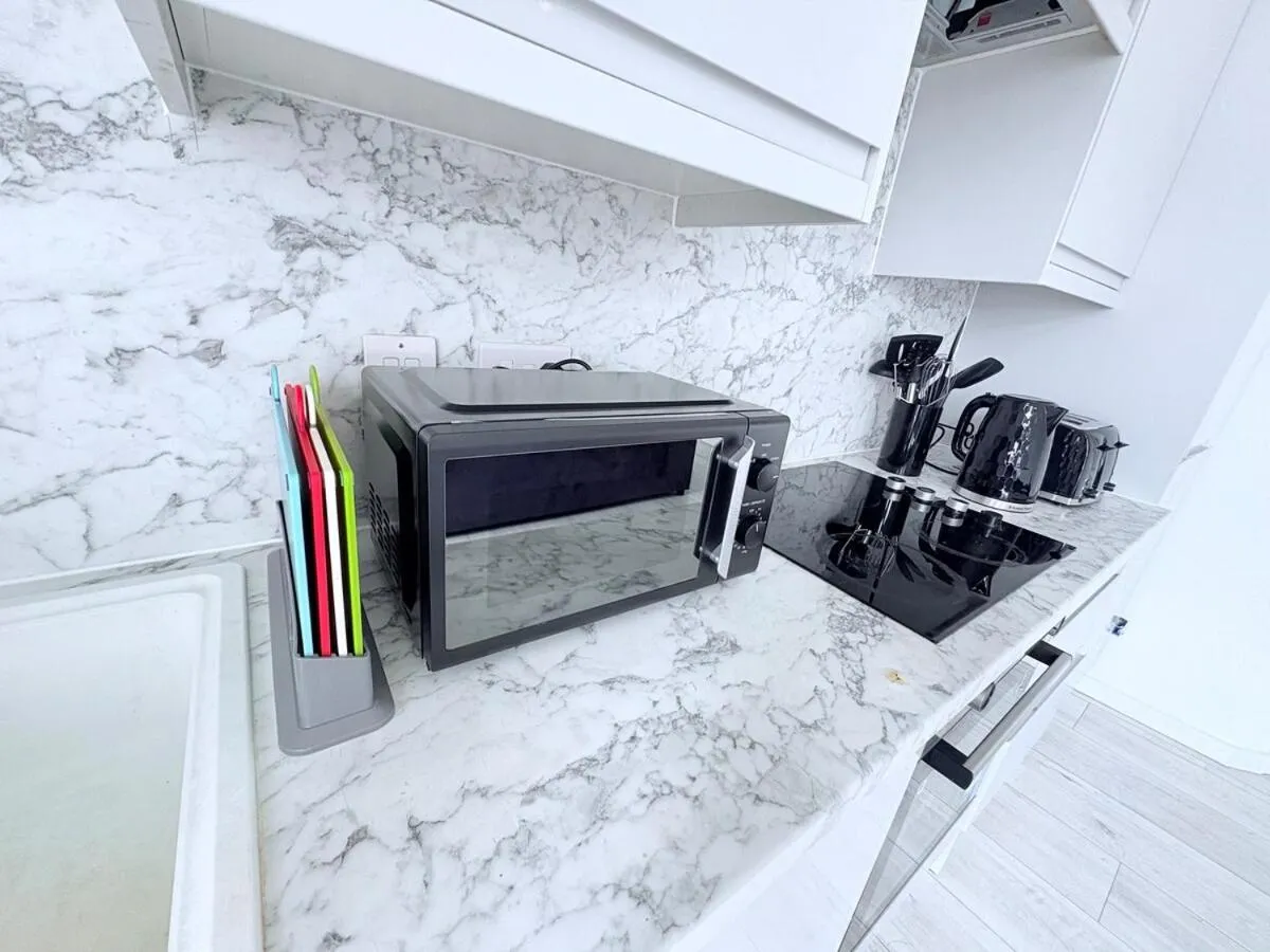 Image 3 of F1 2BR Free Parking Walk Dist CityC