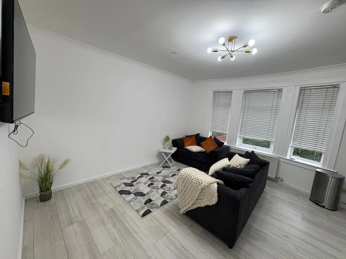 Image 4 of F2 2BR Free Parking Walk Dis City