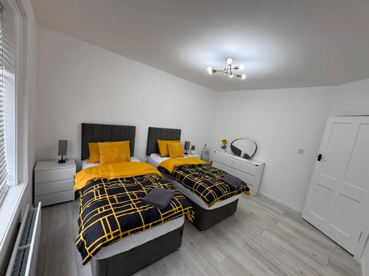 Image 1 of F2 2BR Free Parking Walk Dis City