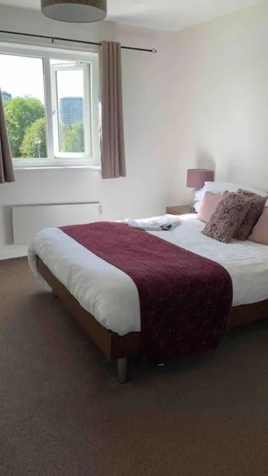 Image 3 of Facing Glasgow Green spacious Apartment Free parking