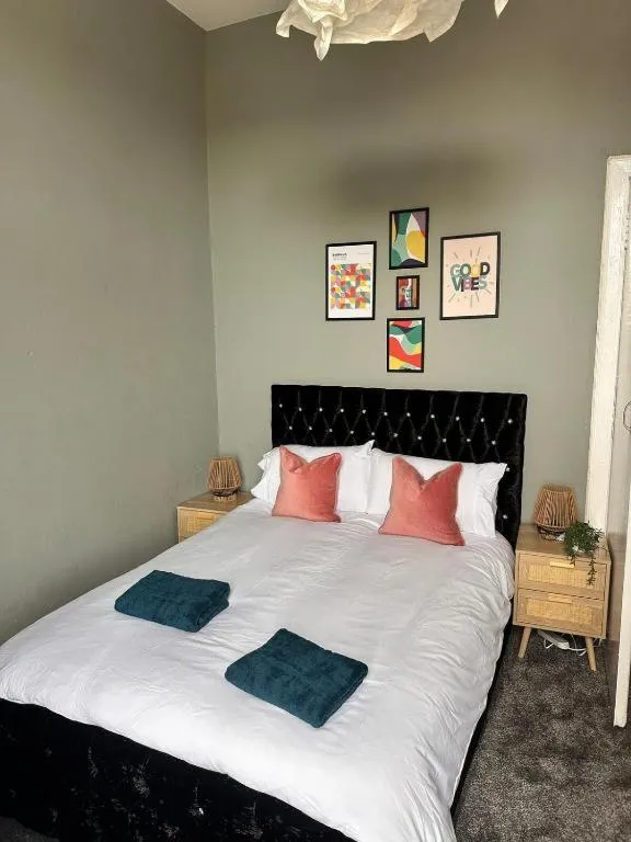 Image 2 of Family and Group Stay 2BR by Park Sleeps 7