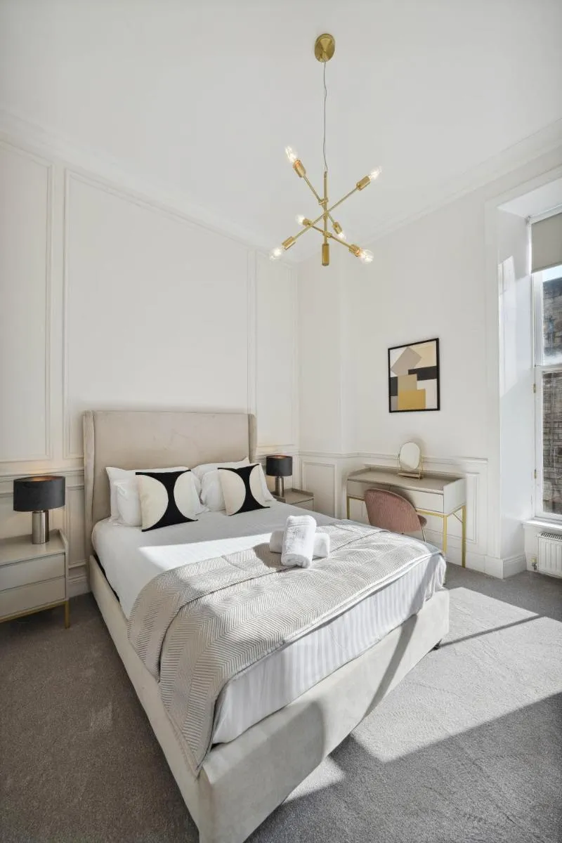 Image 4 of (G1) Elegant 2 bed Blythswood Apartment