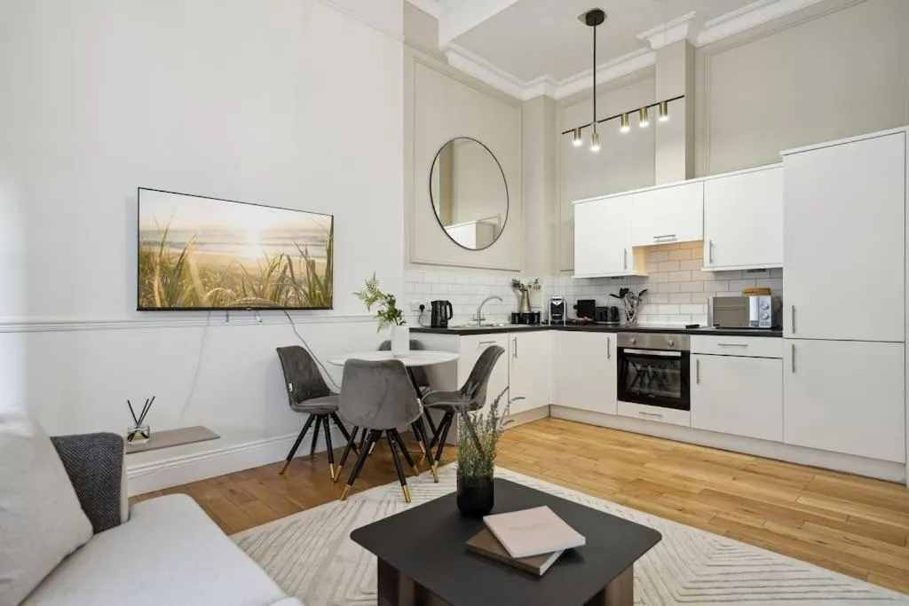 Image 3 of (G4) Luxurious 2 Bed Blythswood Flat