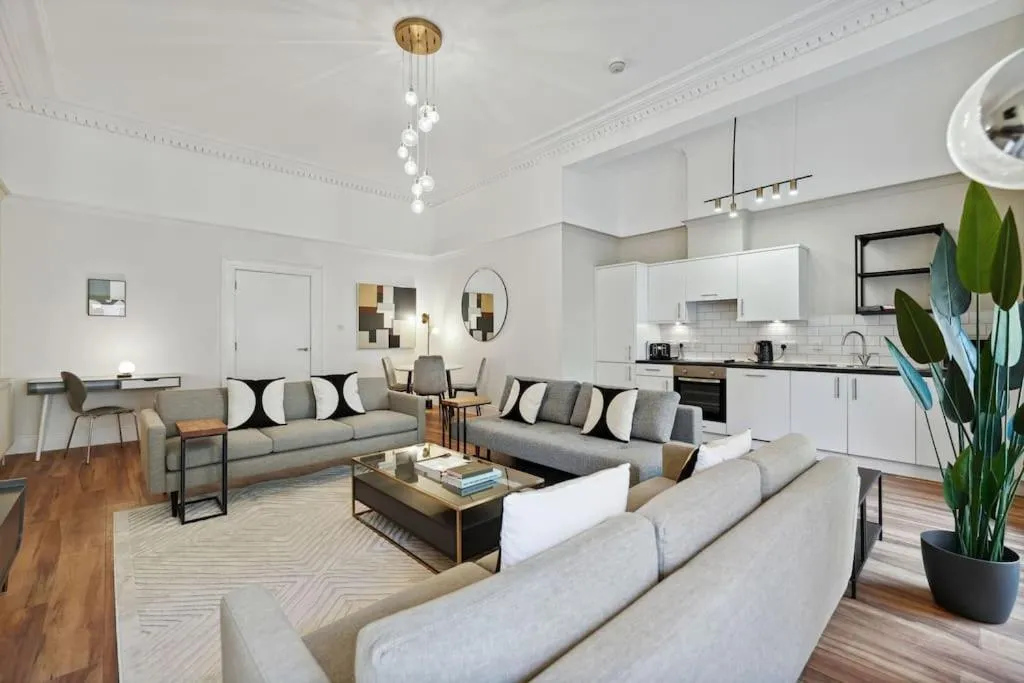 Image 3 of (G5) Grand 1 bed Blythswood Apartment
