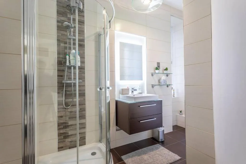 Image 2 of GLASGOW WEST END 5 MIN WALK TO SECC AND HYDRO