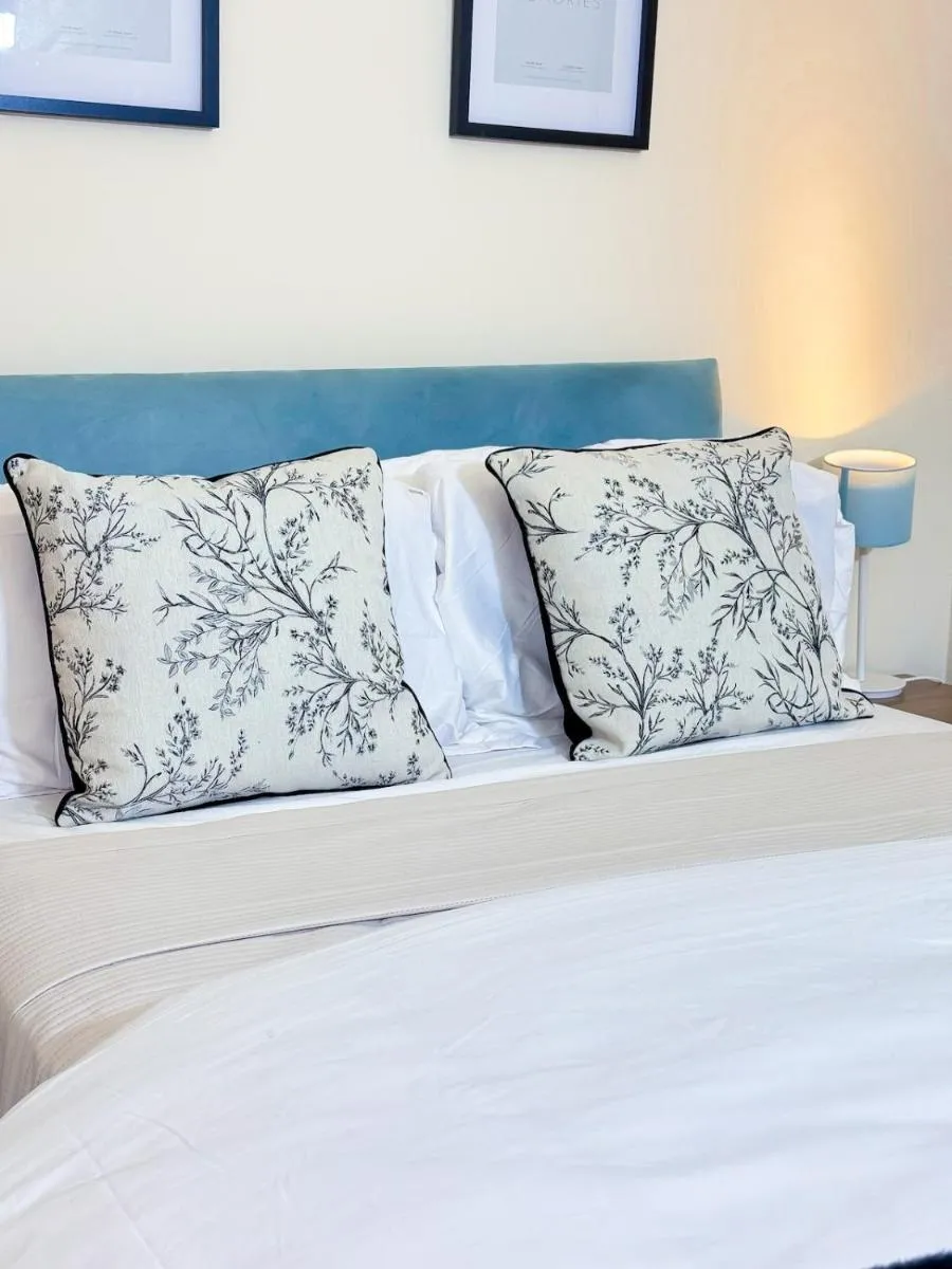 Image 2 of Glasgow City Centre Stylish Flat