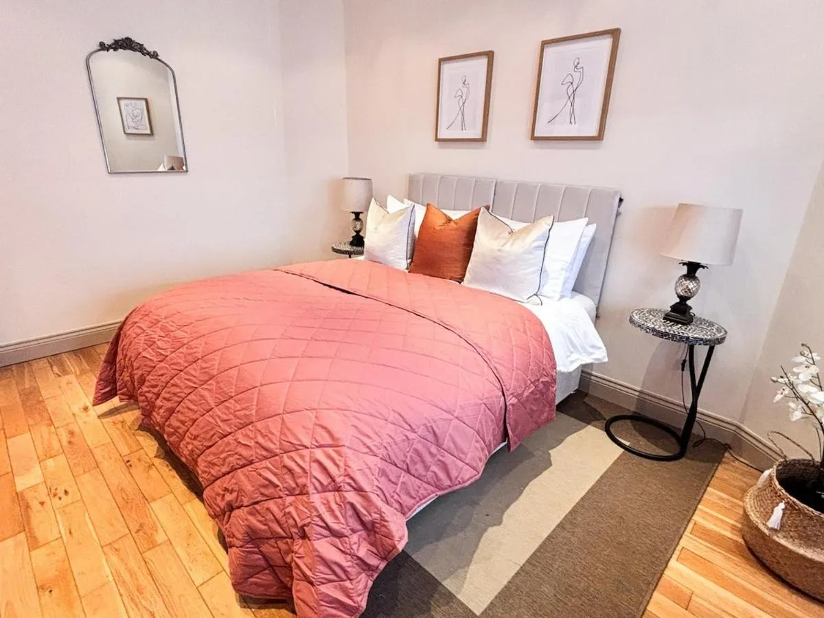 Image 1 of Glasgow City – Stylish 2 Bed in unique Ibrox location nearby subway and free parking