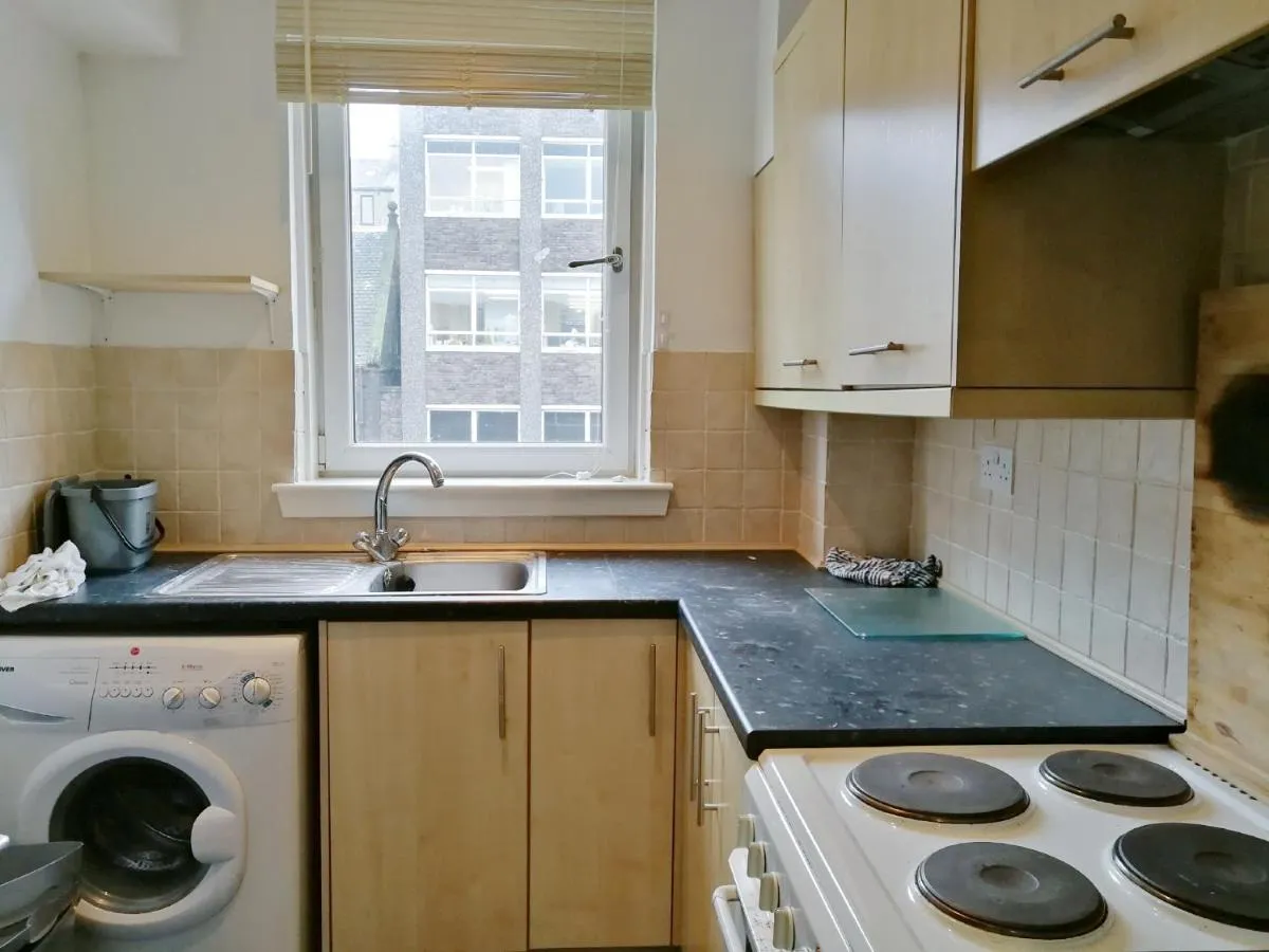 Image 3 of Glasgow Entire Property