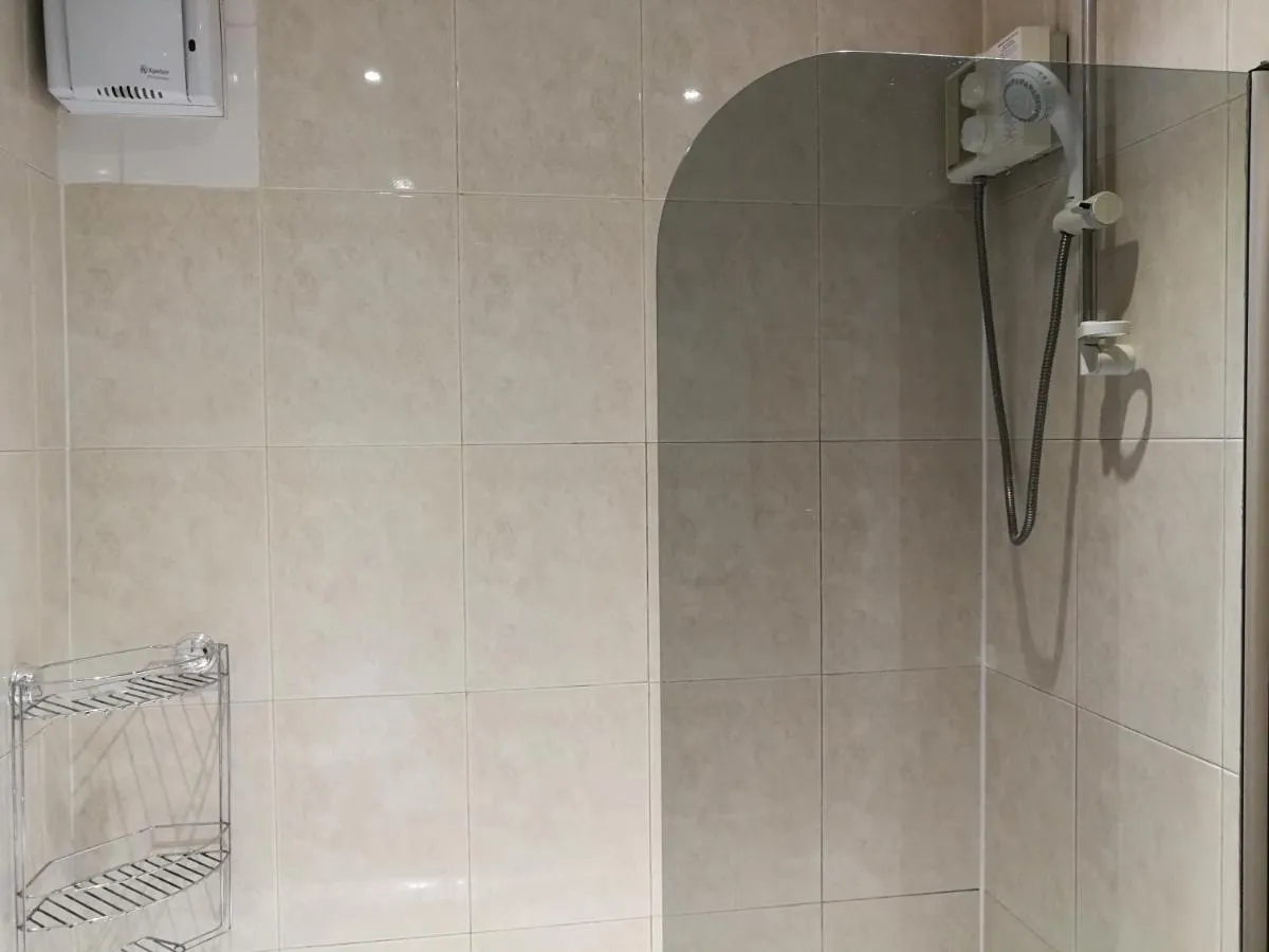 Image 2 of Glasgow Entire Property