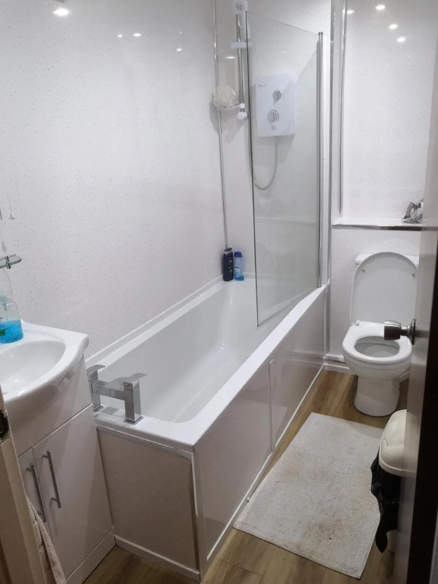 Image 2 of Glasgow room