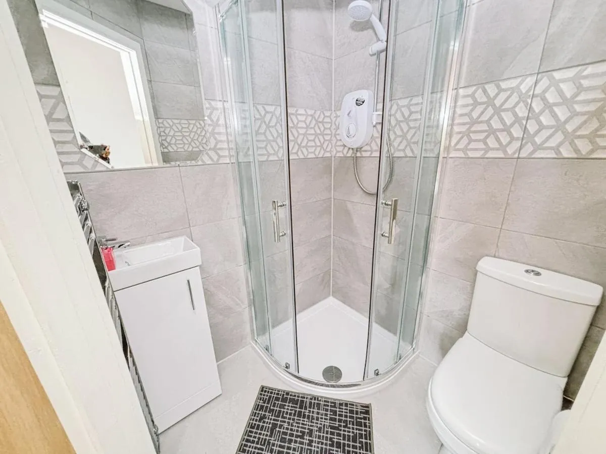 Image 2 of Itohan 3-bed Cottage Flat