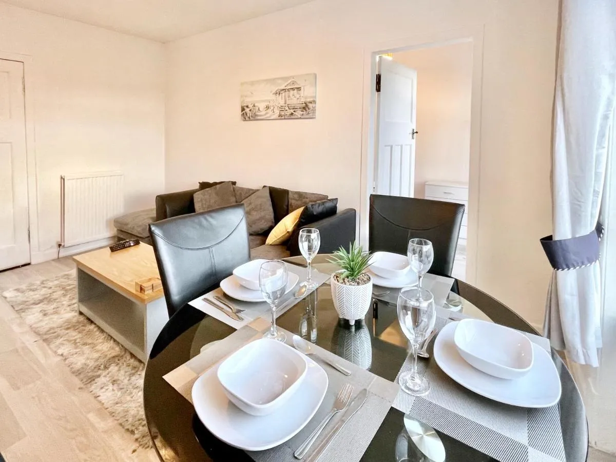 Image 3 of Kingsbridge Apartment