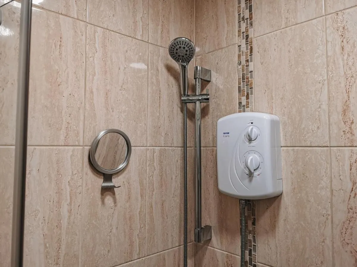 Image 6 of LUXURIOUS 3 BEDROOM APARTMENT: HEART OF WESTEND