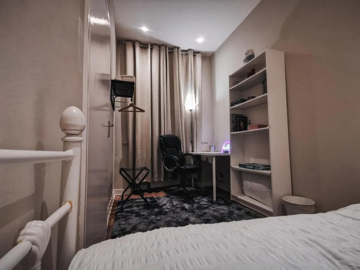 Image 5 of LUXURIOUS 3 BEDROOM APARTMENT: HEART OF WESTEND