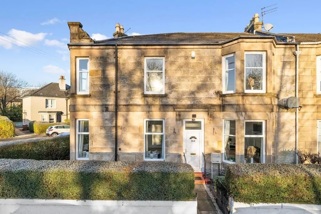 Image 5 of Large Terraced Home with Parking