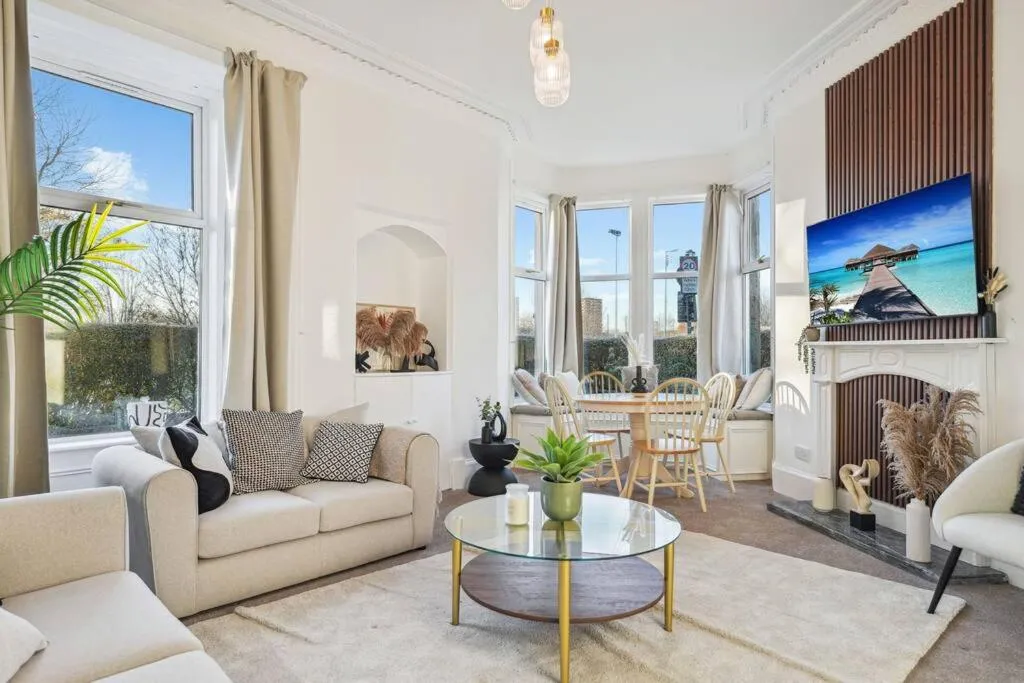 Image 4 of Large Terraced Home with Parking