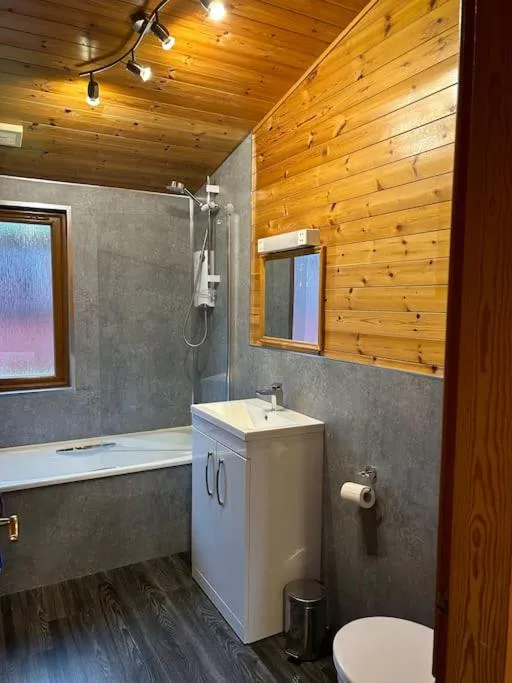 Image 3 of Lomond View Lodge